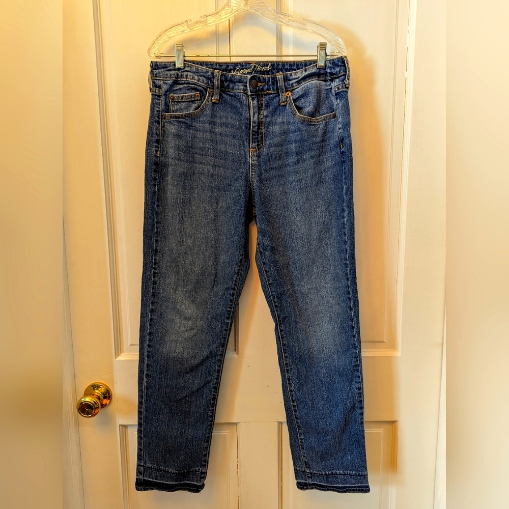 Woman's relaxed fit stretch denim Jeans. Size 10 Boyfriend fit